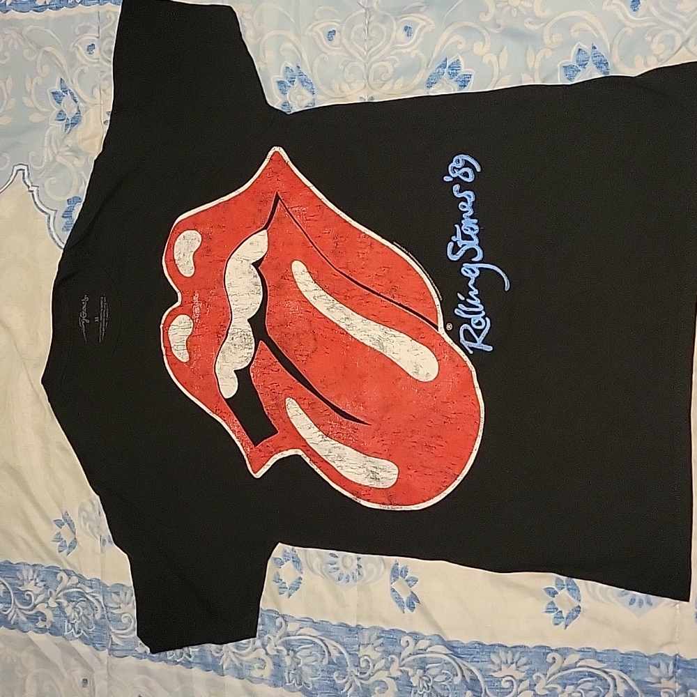 T shirt size medium